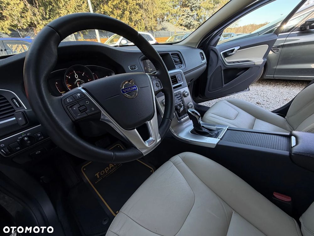 Volvo V60 D4 Geartronic Momentum - 19