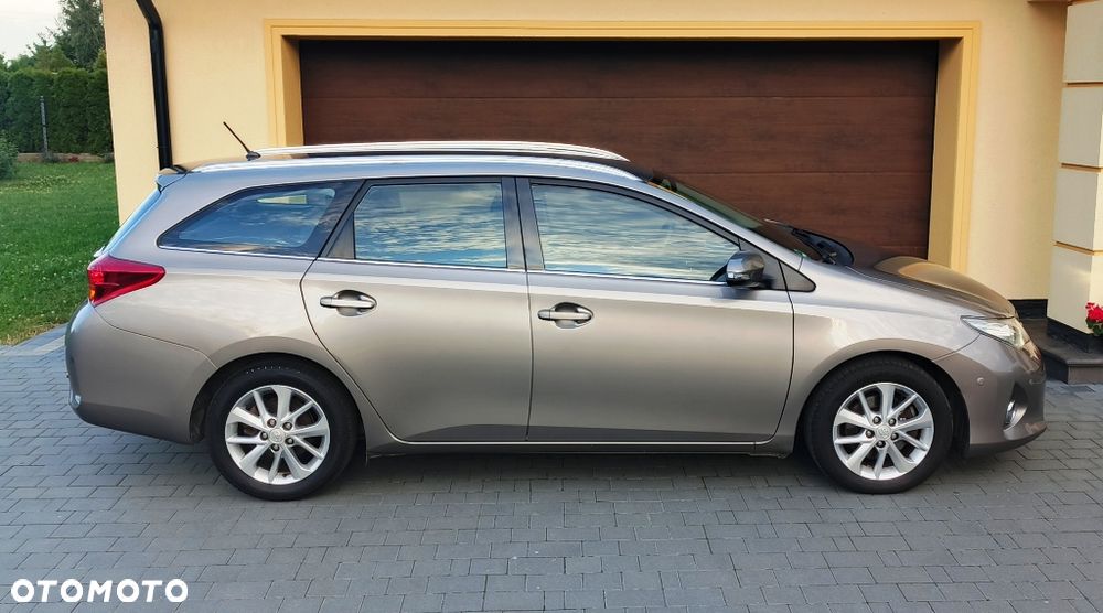 Toyota Auris 2.0 D-4D Life Plus - 10