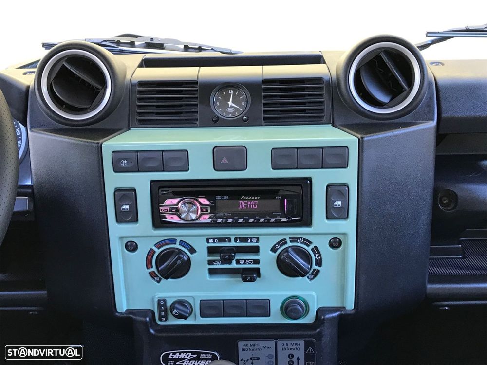 Land Rover Defender - 42