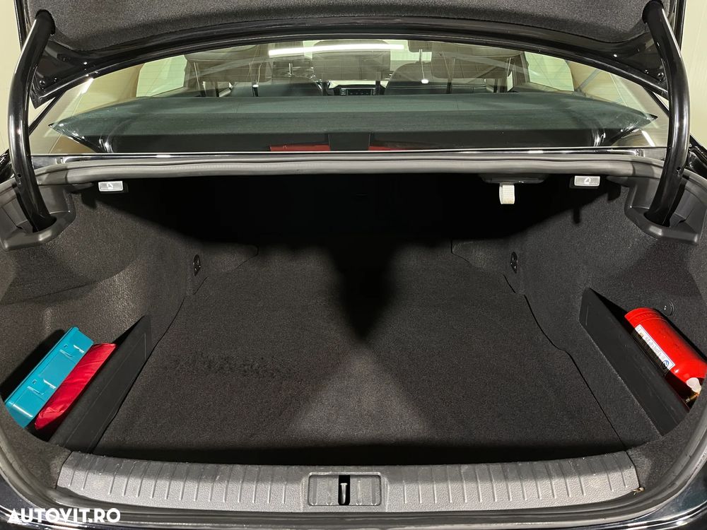 Volkswagen Passat 2.0 TDI DSG Highline - 12