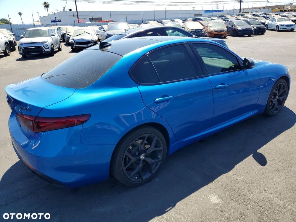 Alfa Romeo Giulia 2.0 Turbo 16V AT8-Q4 Ti - 4