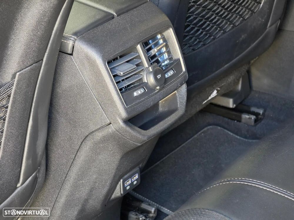 Peugeot 3008 1.6 Hybrid GT Pack e-EAT8 - 36
