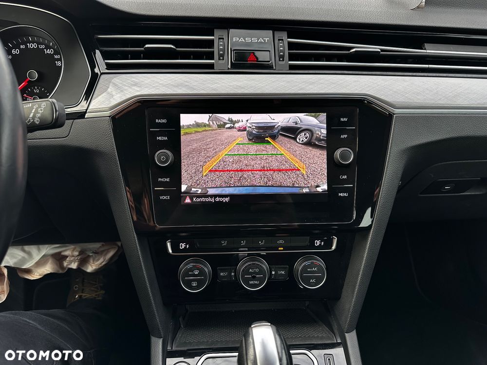 Volkswagen Passat ver-variant-1-6-tdi-scr-dsg-comfortline - 29