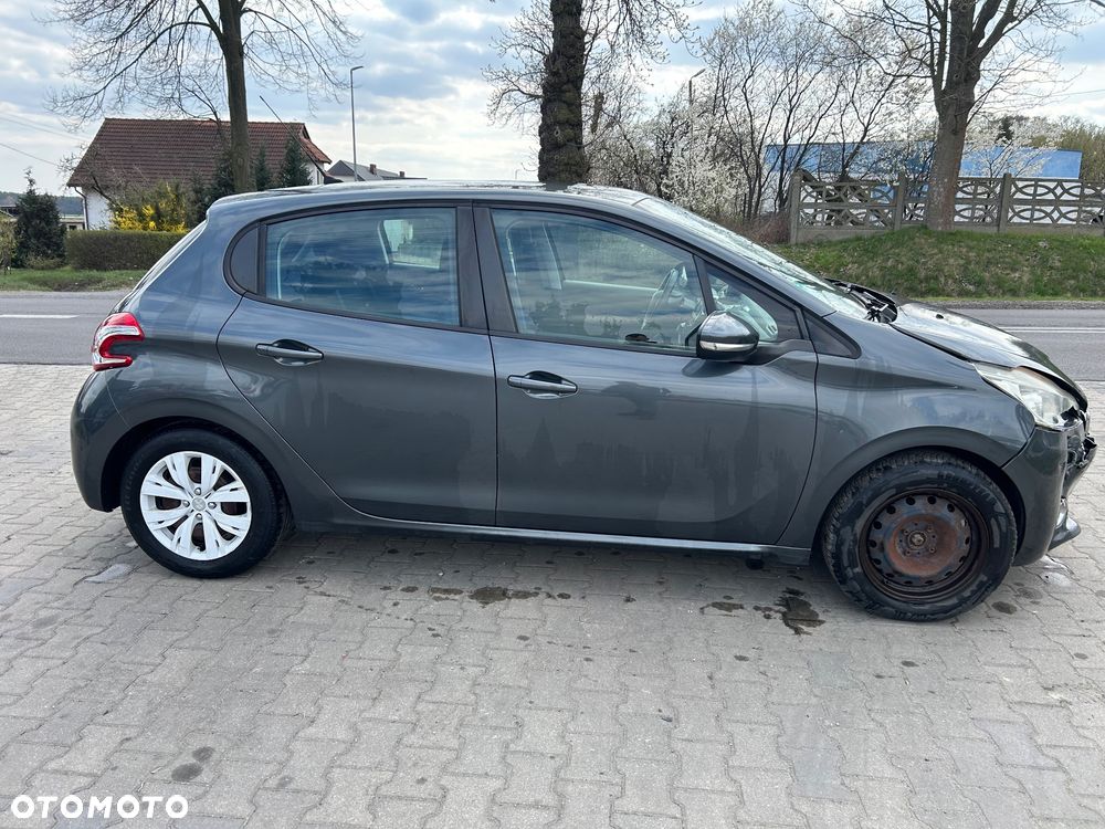 Peugeot 208 - 17