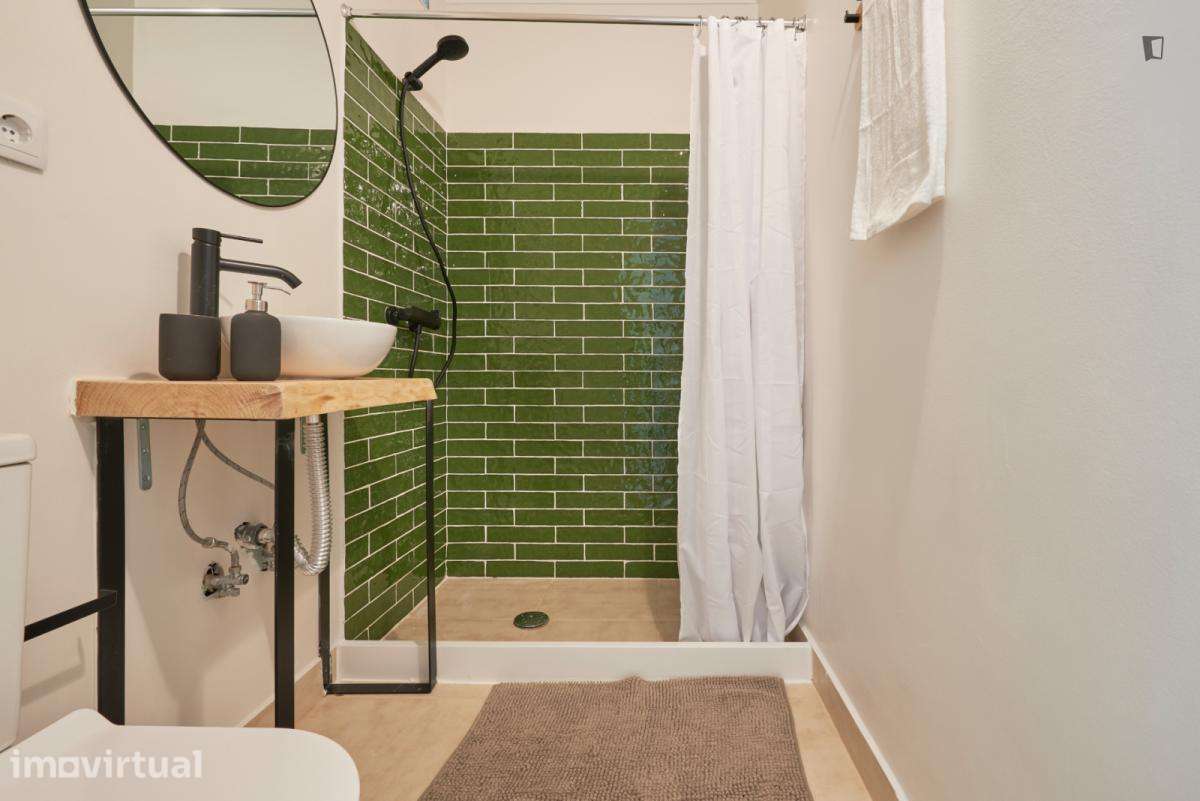 Quarto - localizado em Roma-Areeiro Lisbon - Grande imagem: 3/8