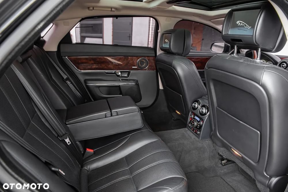 Jaguar XJ 3.0 D V6 Premium Luxury - 24