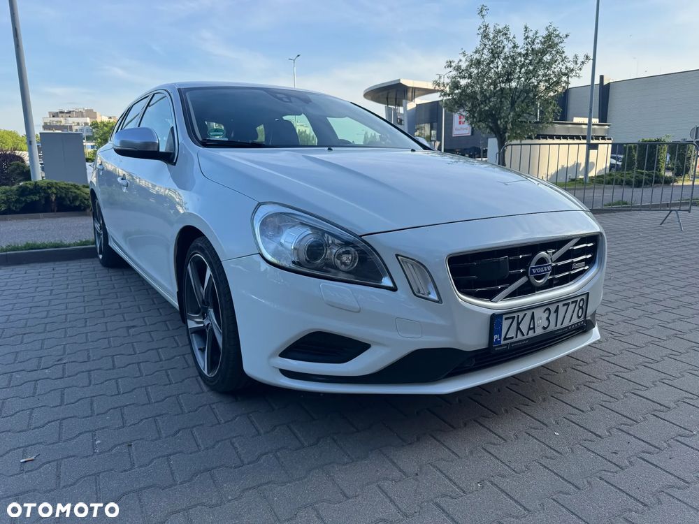 Volvo V60 D5 AWD R-Design - 3