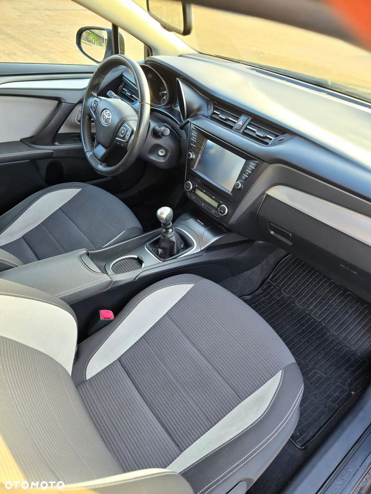 Toyota Avensis 1.8 Premium - 21