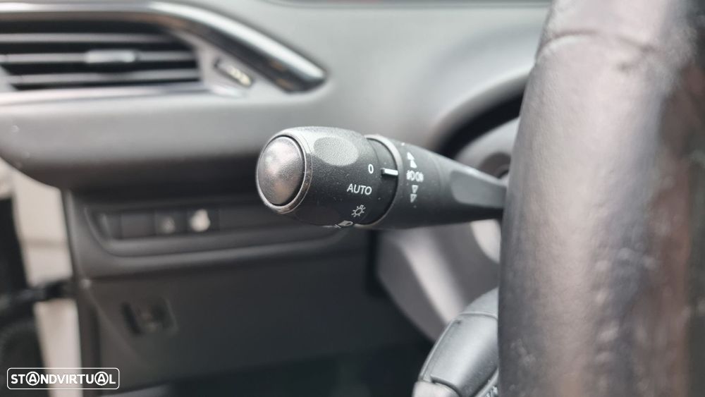 Peugeot 208 1.6 e-HDi Active - 16