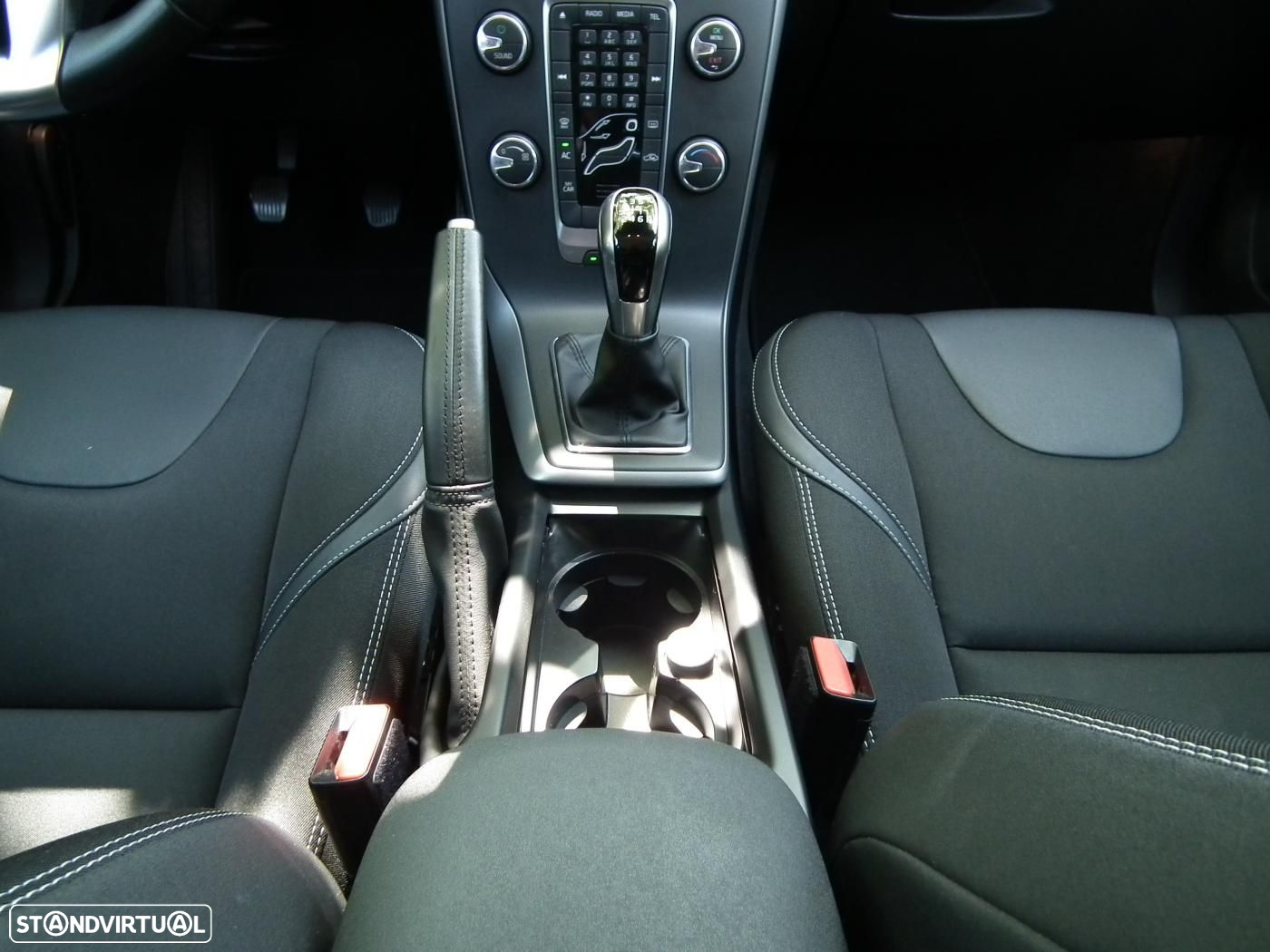 Volvo V40 2.0 D3 Momentum - 20