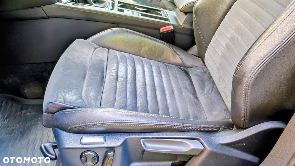 Volkswagen Passat 2.0 TDI SCR Highline - 13