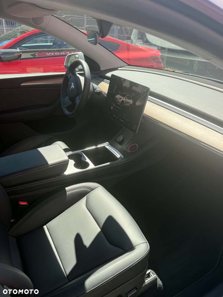 Tesla Model Y 62.5 Standard RWD - 5