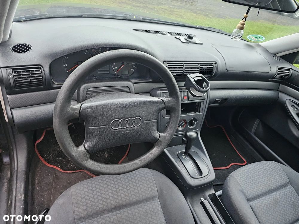 Audi A4 Limousine 1996 photo 5