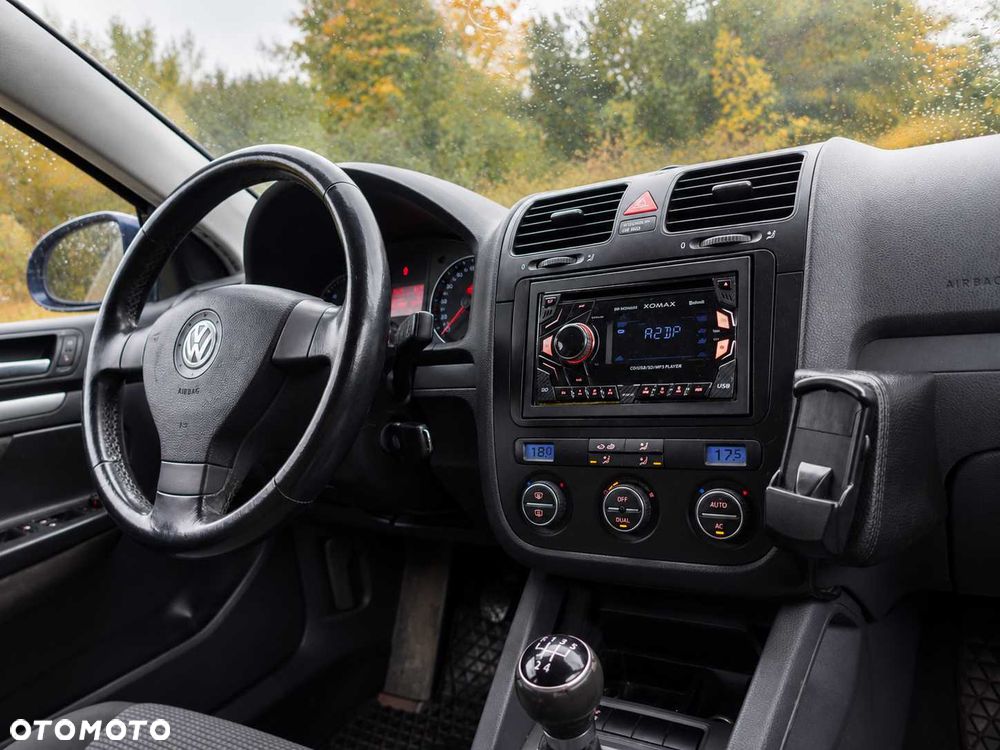 Volkswagen Golf - 6