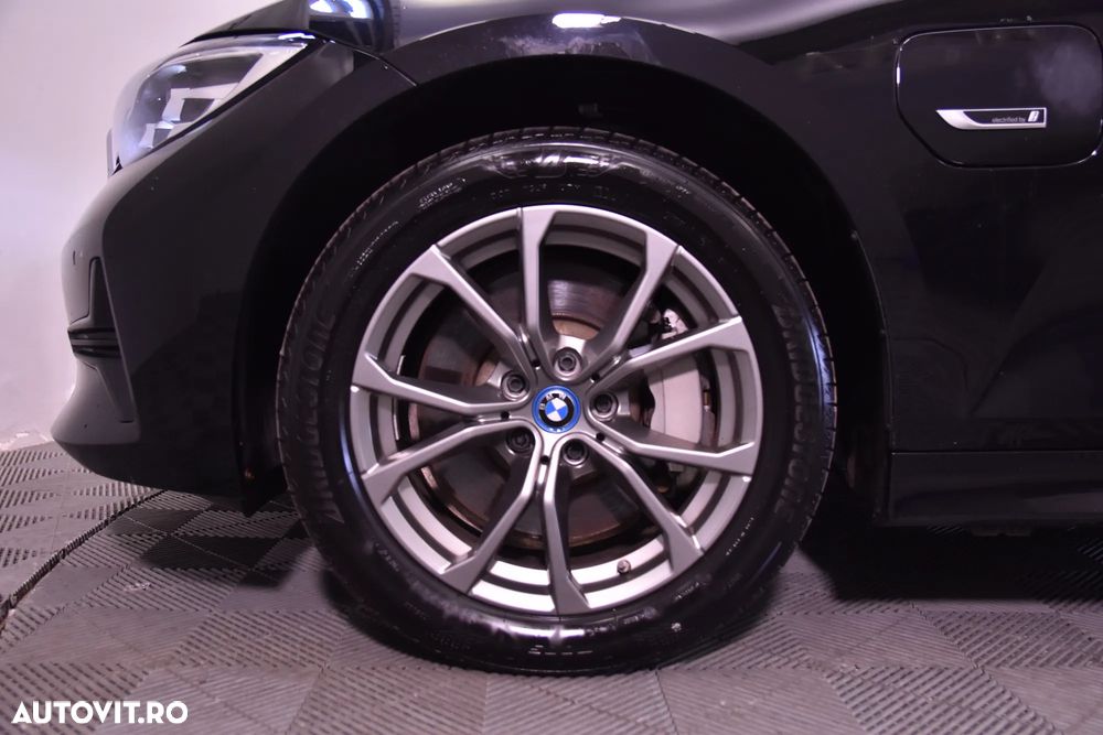 BMW Seria 3 330e xDrive AT PHEV - 12