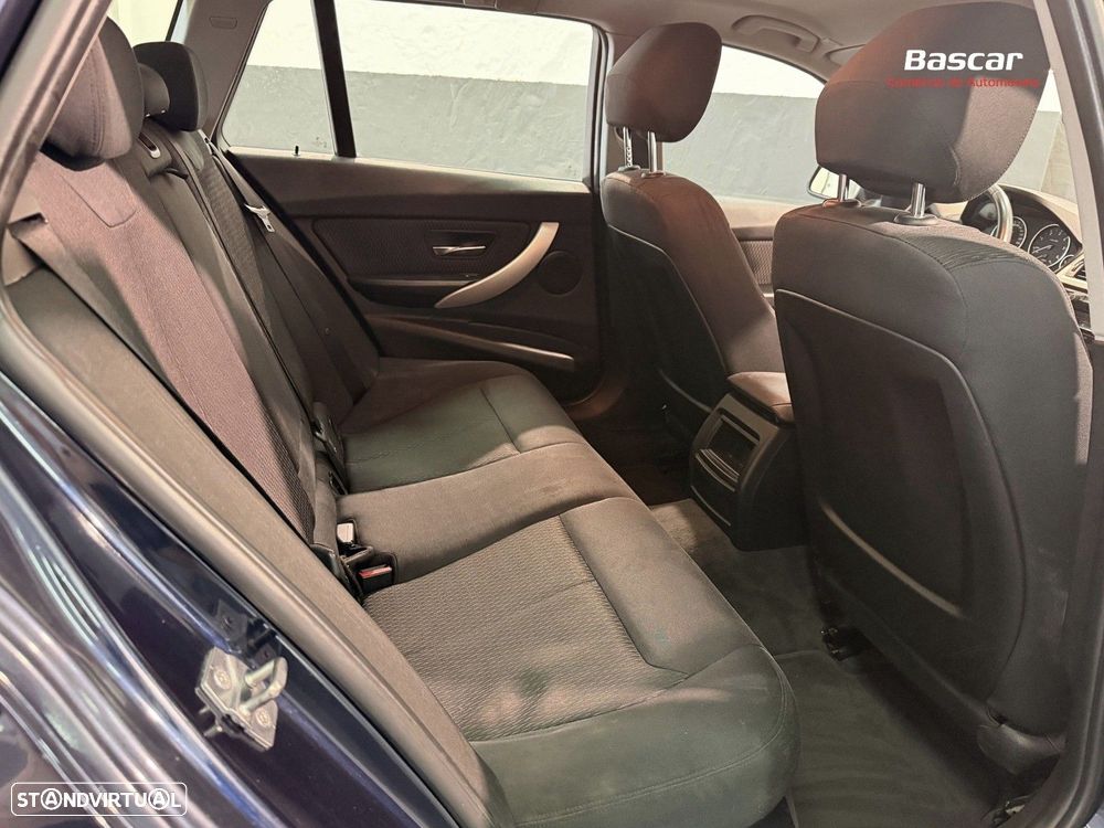BMW 318 d Line Luxury - 14