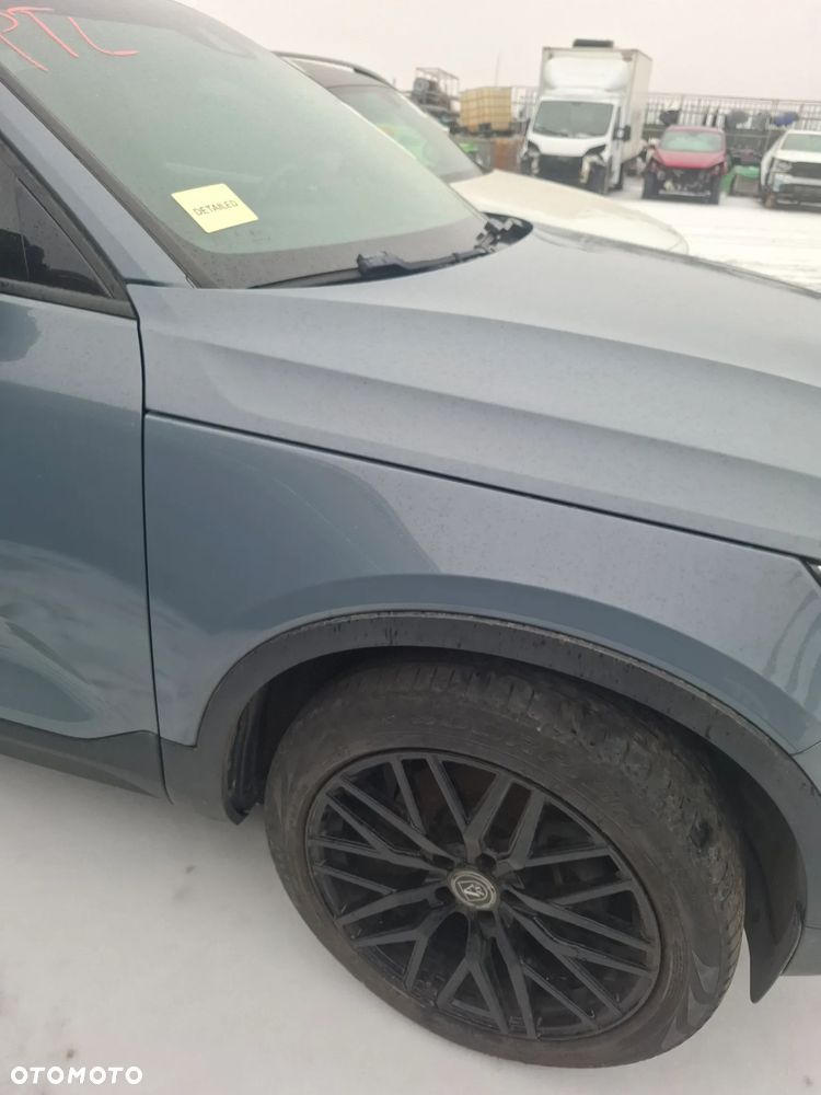 Volvo XC40 Zderzak przód 4 PDC kod lakieru 728 - 20