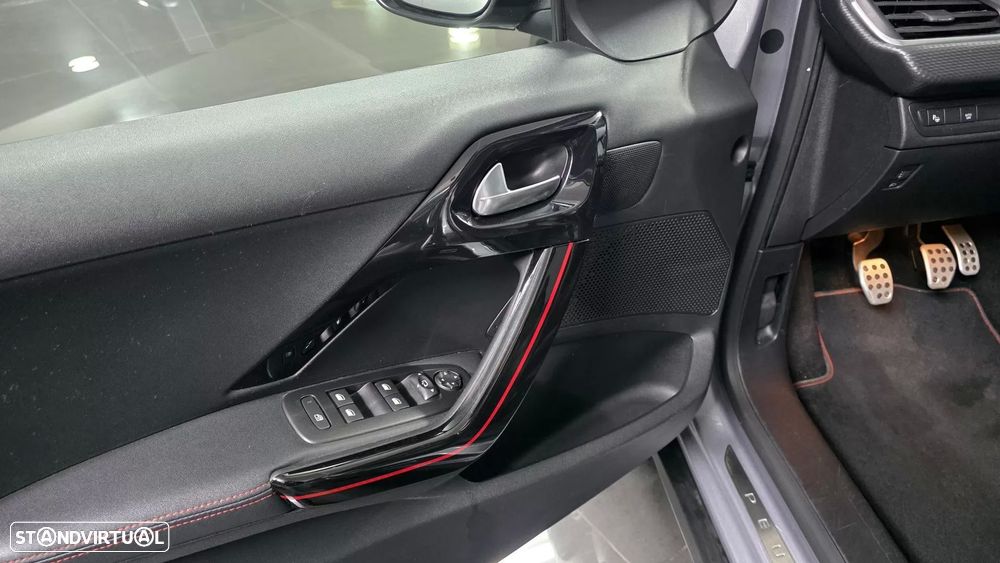 Peugeot 2008 PureTech 130 Stop&Start GT-Line Edition — fotografia 4