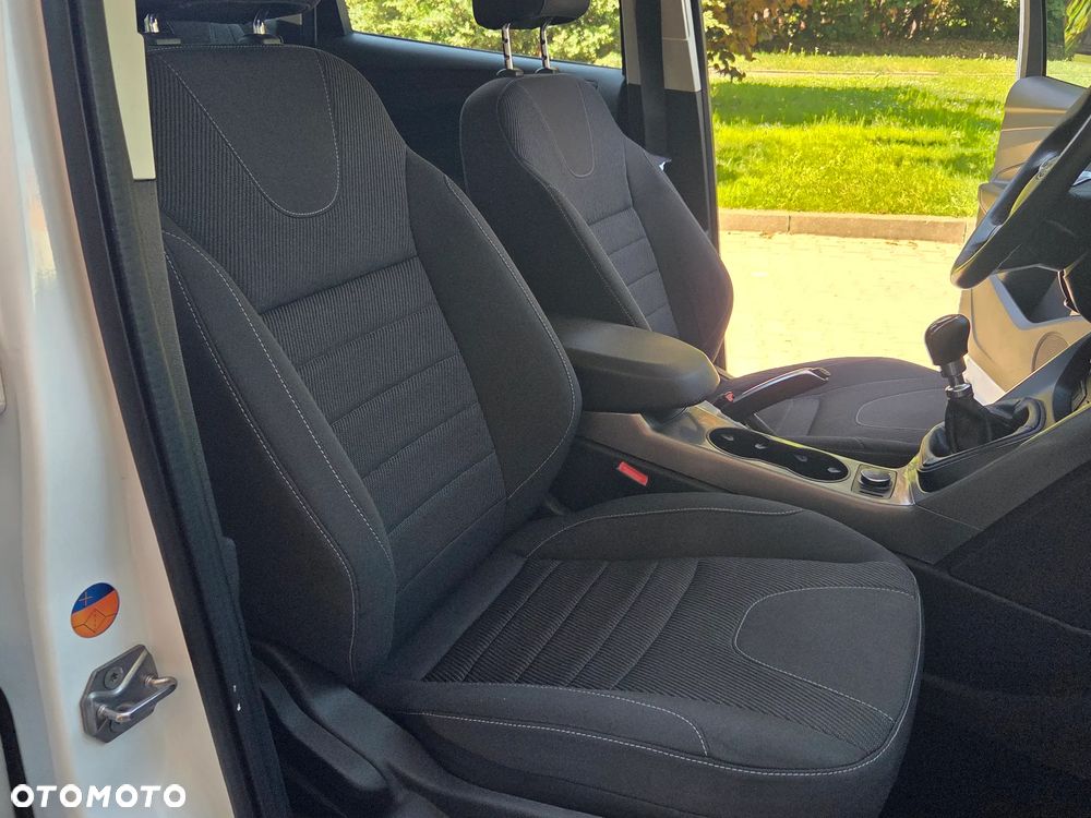 Ford Kuga 2.0 TDCi 4x4 Trend - 32