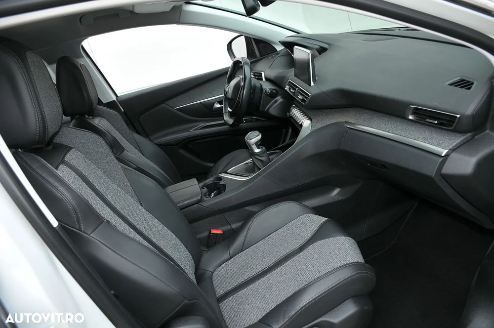 Peugeot 3008 1.2 PureTech Turbo S&S Allure - 21