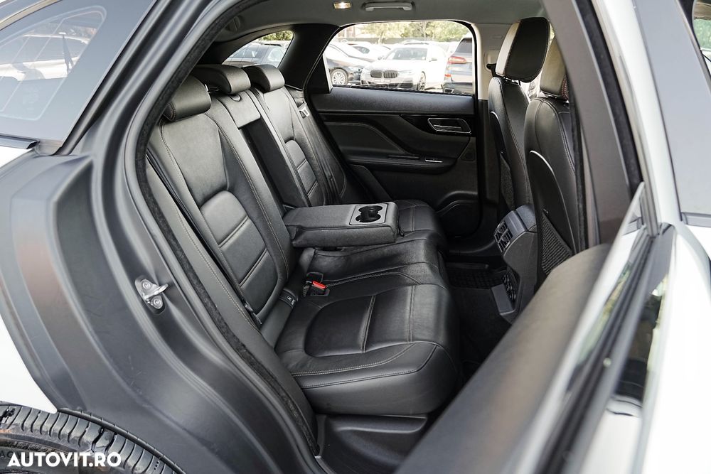 Jaguar F-Pace 20d AWD Aut. Prestige - 12