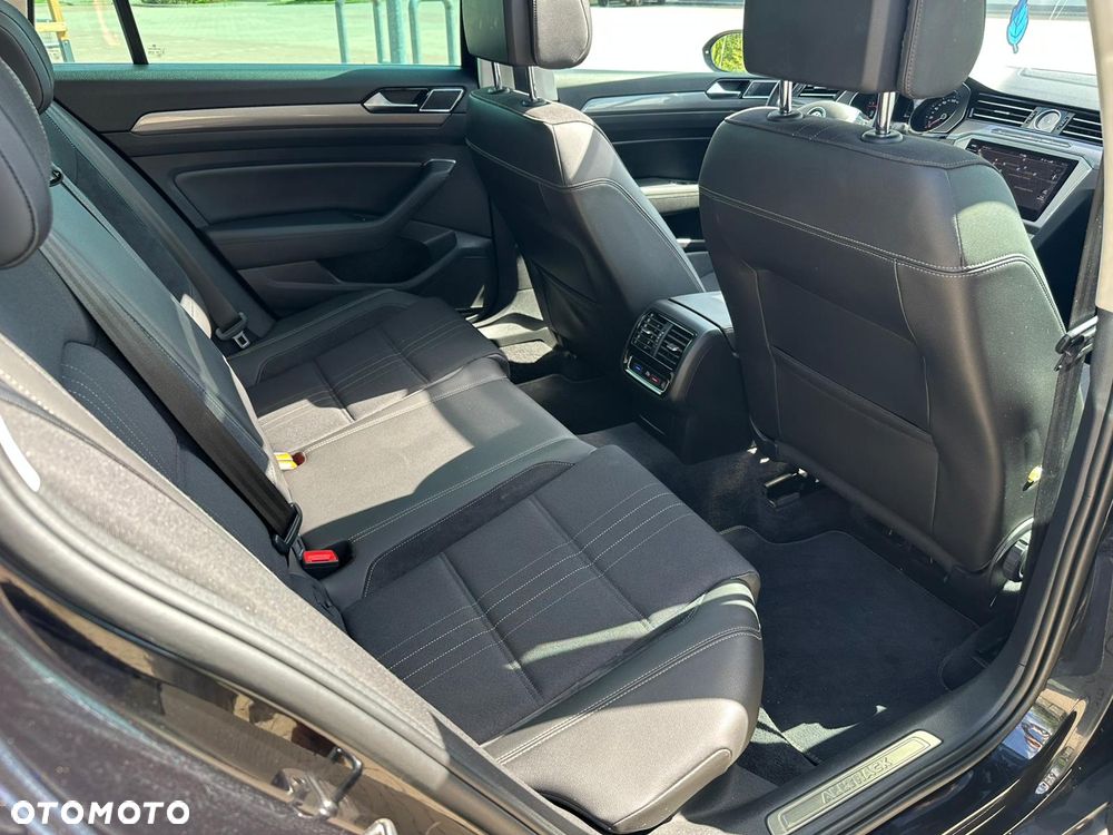 Volkswagen Passat Alltrack 2.0 TDI SCR DSG 4Motion - 24