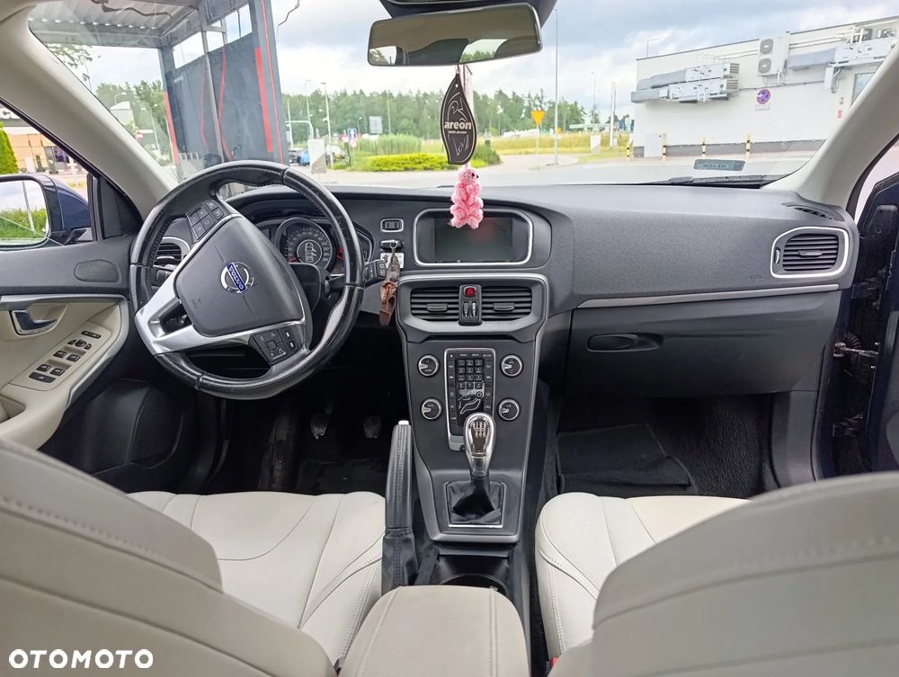 Volvo V40 D2 Momentum - 8