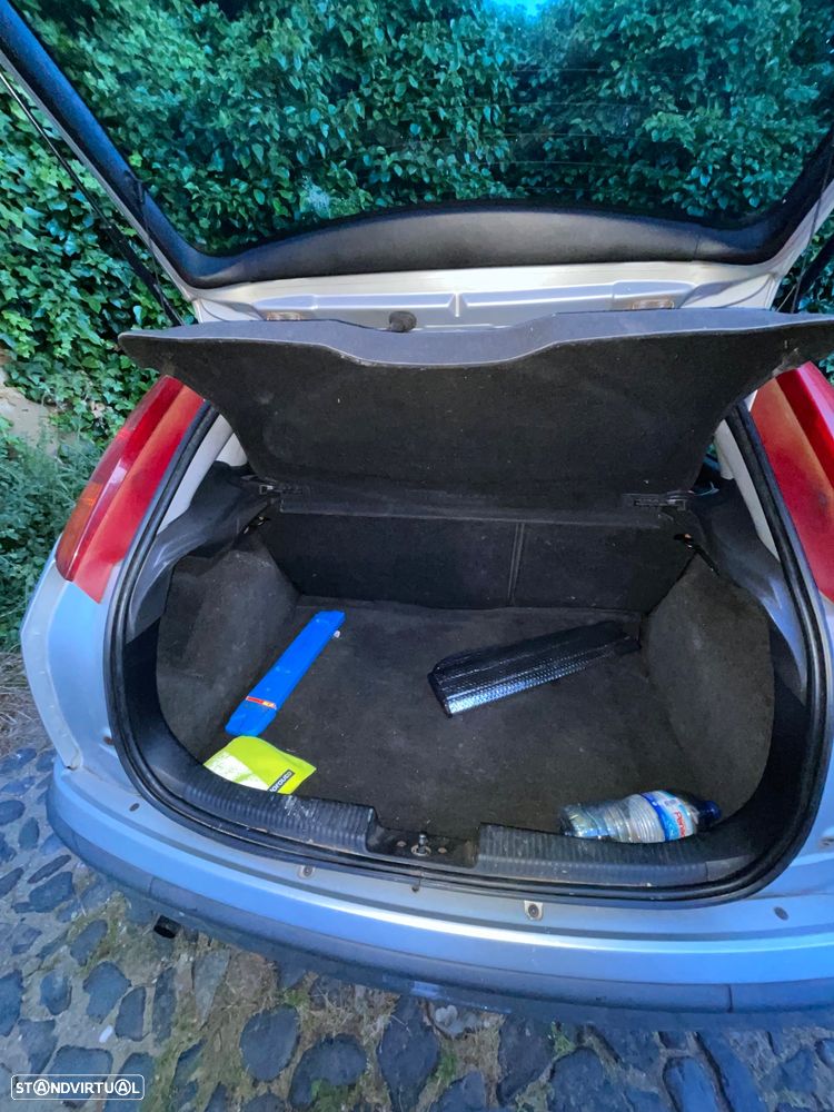 Ford Focus 1.4 Ambiente - 9