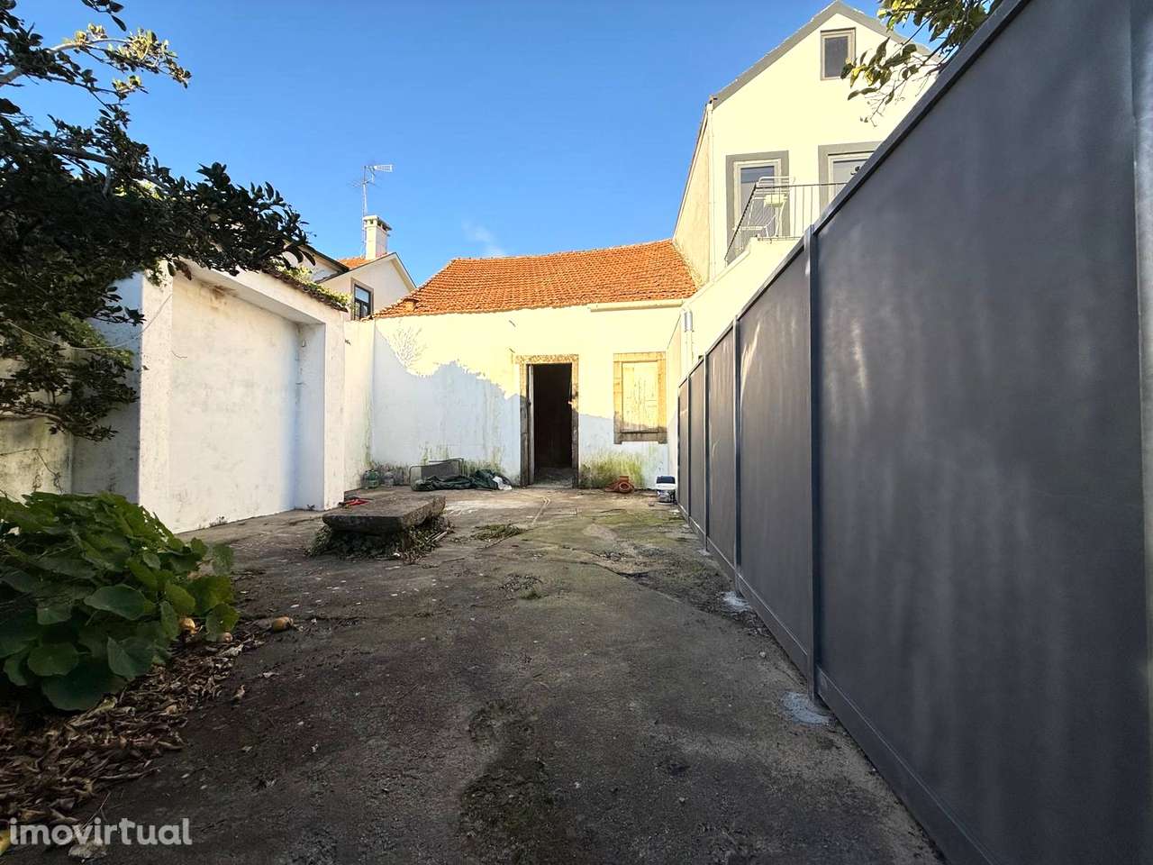 Moradia c/ pátio para restauro no Centro de Ovar - Grande imagem: 5/21