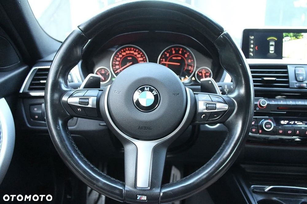 BMW Seria 3 330i xDrive Sport Line - 10