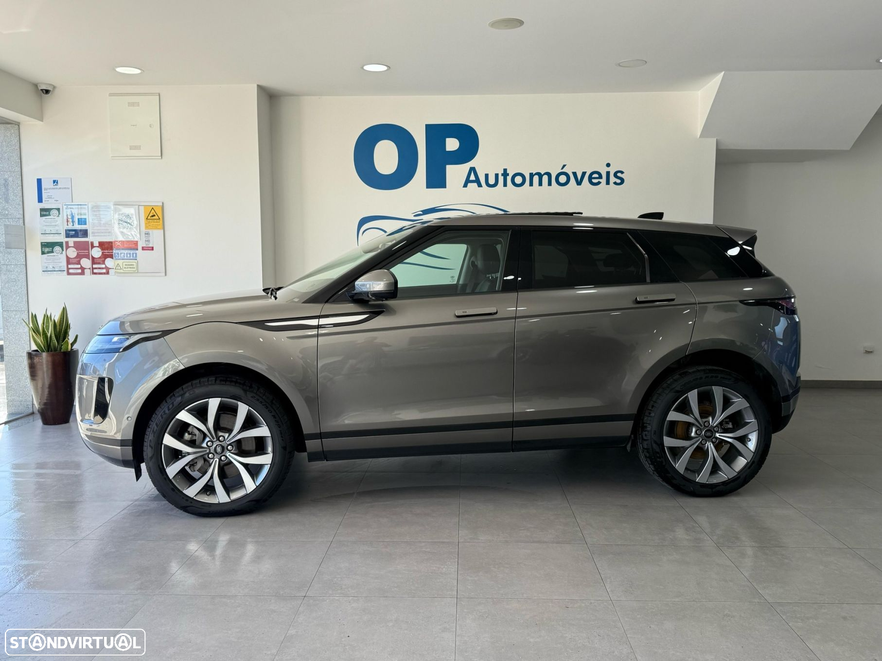 Land Rover Range Rover Evoque 2.0 D150 AWD R-Dynamic S Auto - 2