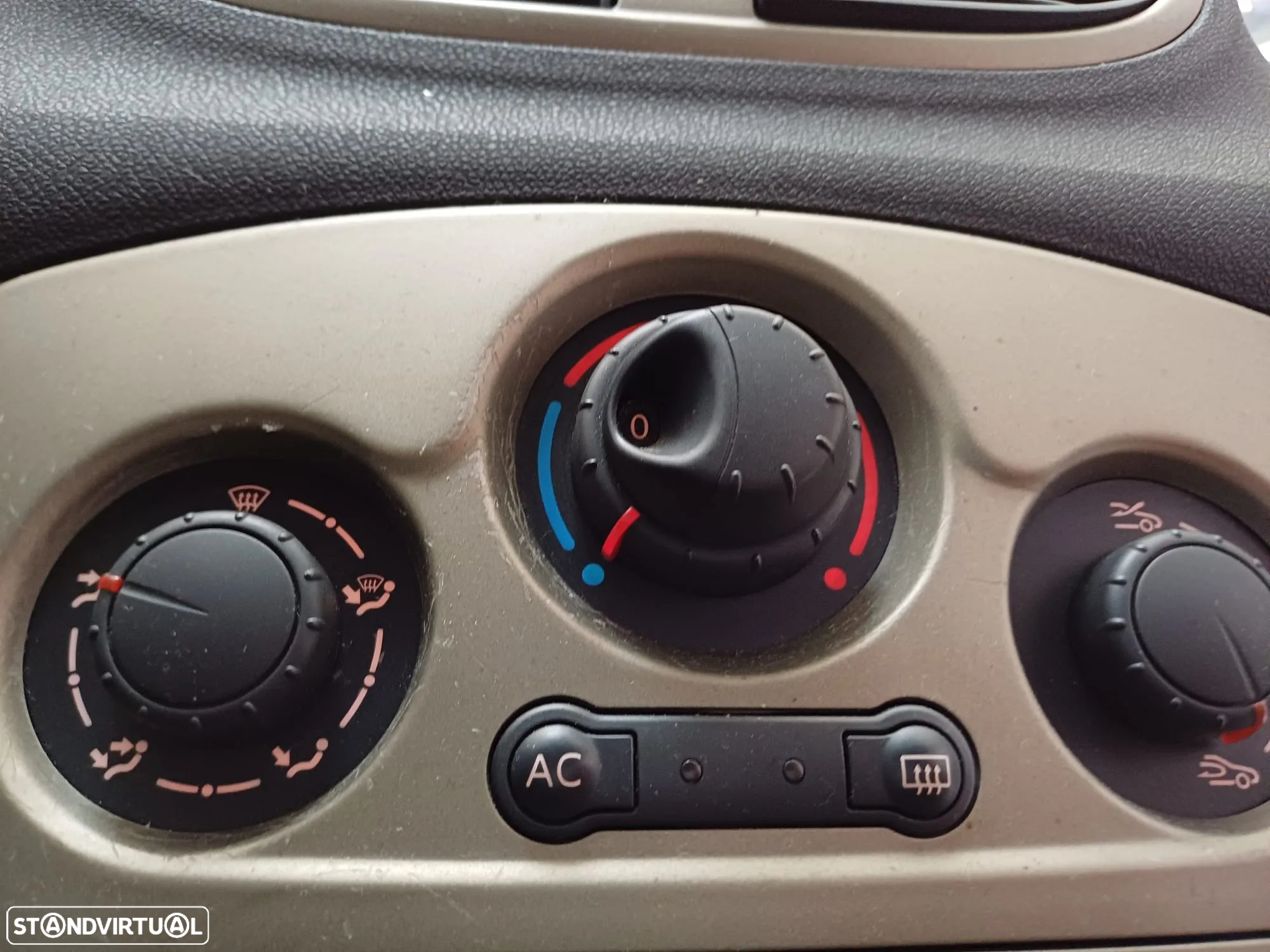 Renault Clio 1.2 16V Confort Dynamique - 9