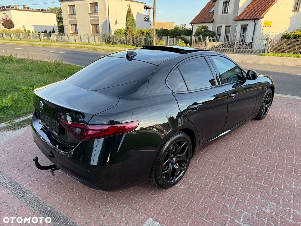 Alfa Romeo Giulia 2.2 AT8 Business - 13