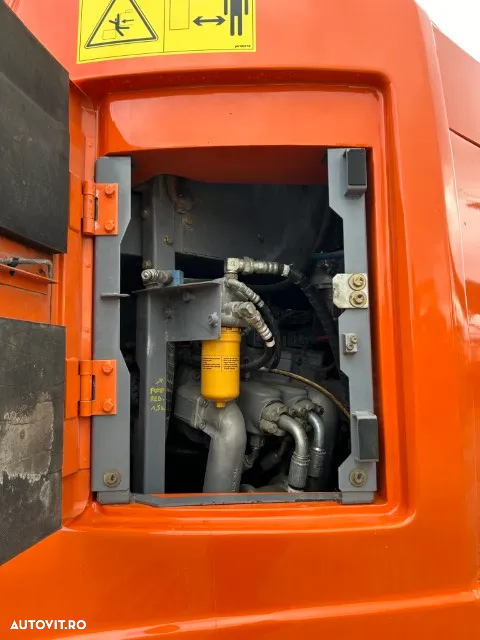 Hitachi ZX 225USLC-5B - 14