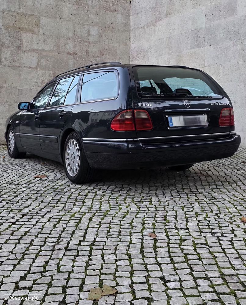 Mercedes-Benz E 300 TD Classic - 2