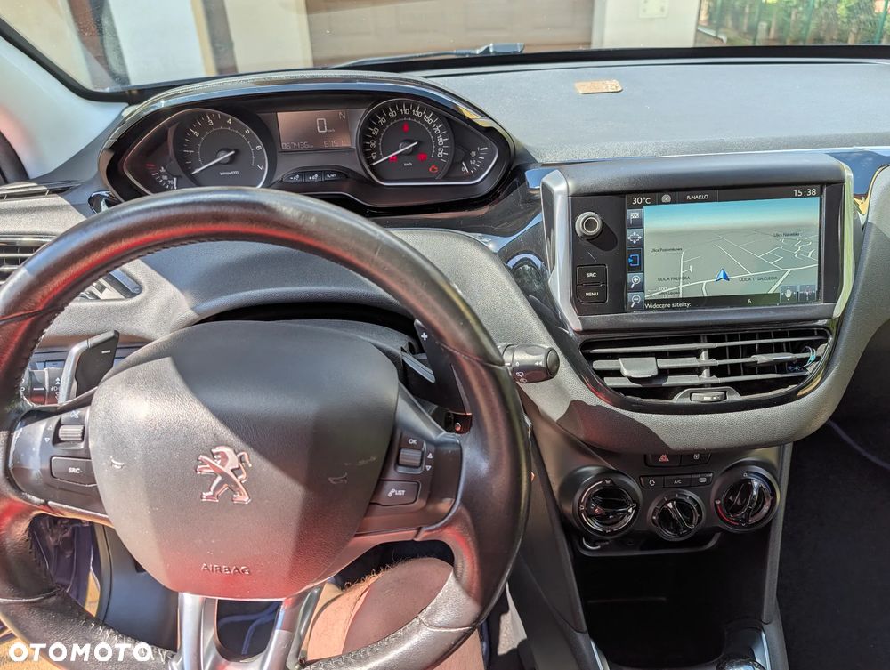 Peugeot 208 - 21
