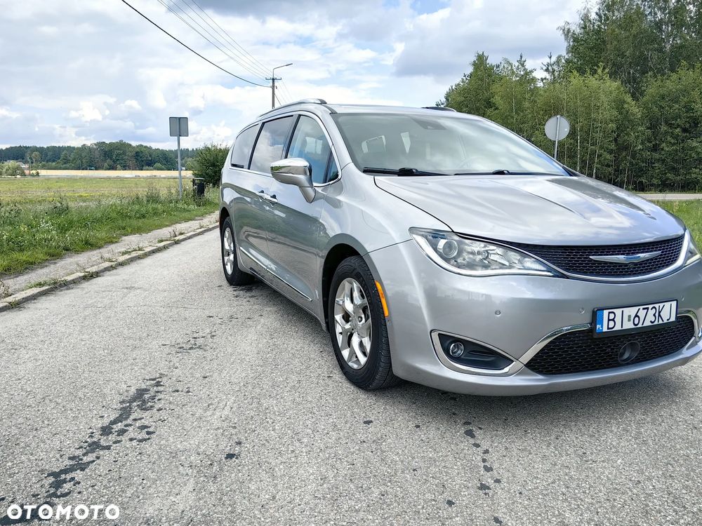 Chrysler Pacifica - 2