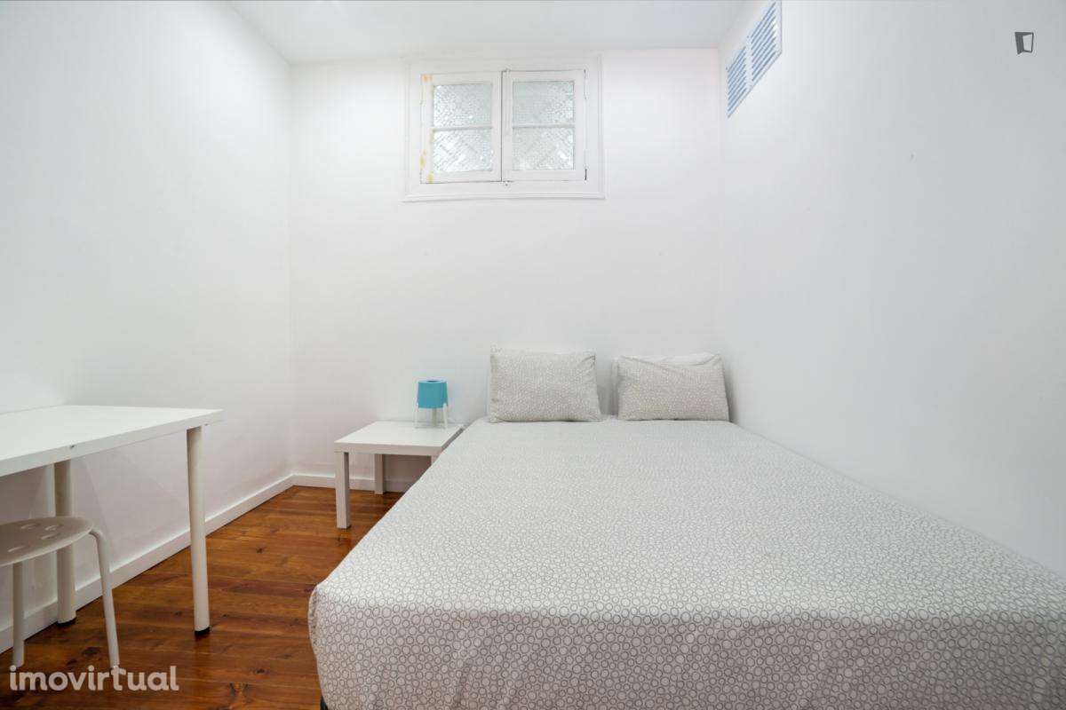 Quarto - localizado em Anjos Lisbon - Grande imagem: 2/17