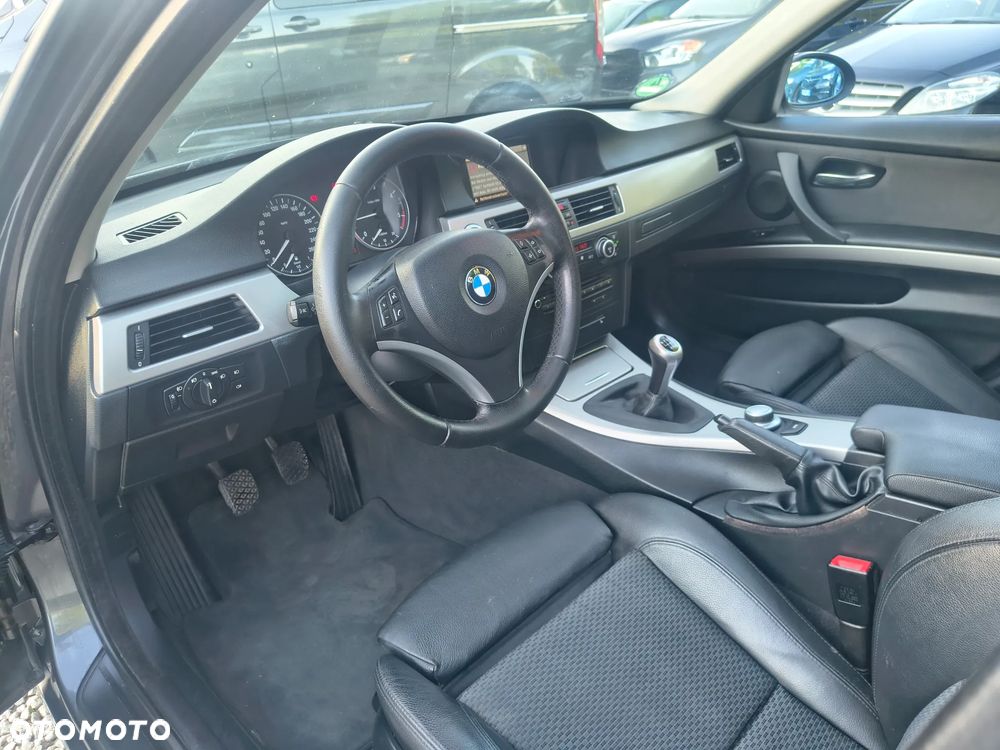 BMW Seria 3 320d Edition Sport - 15