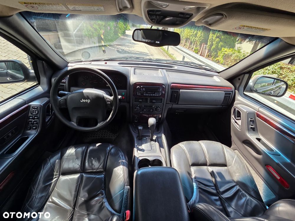 Jeep Grand Cherokee - 16