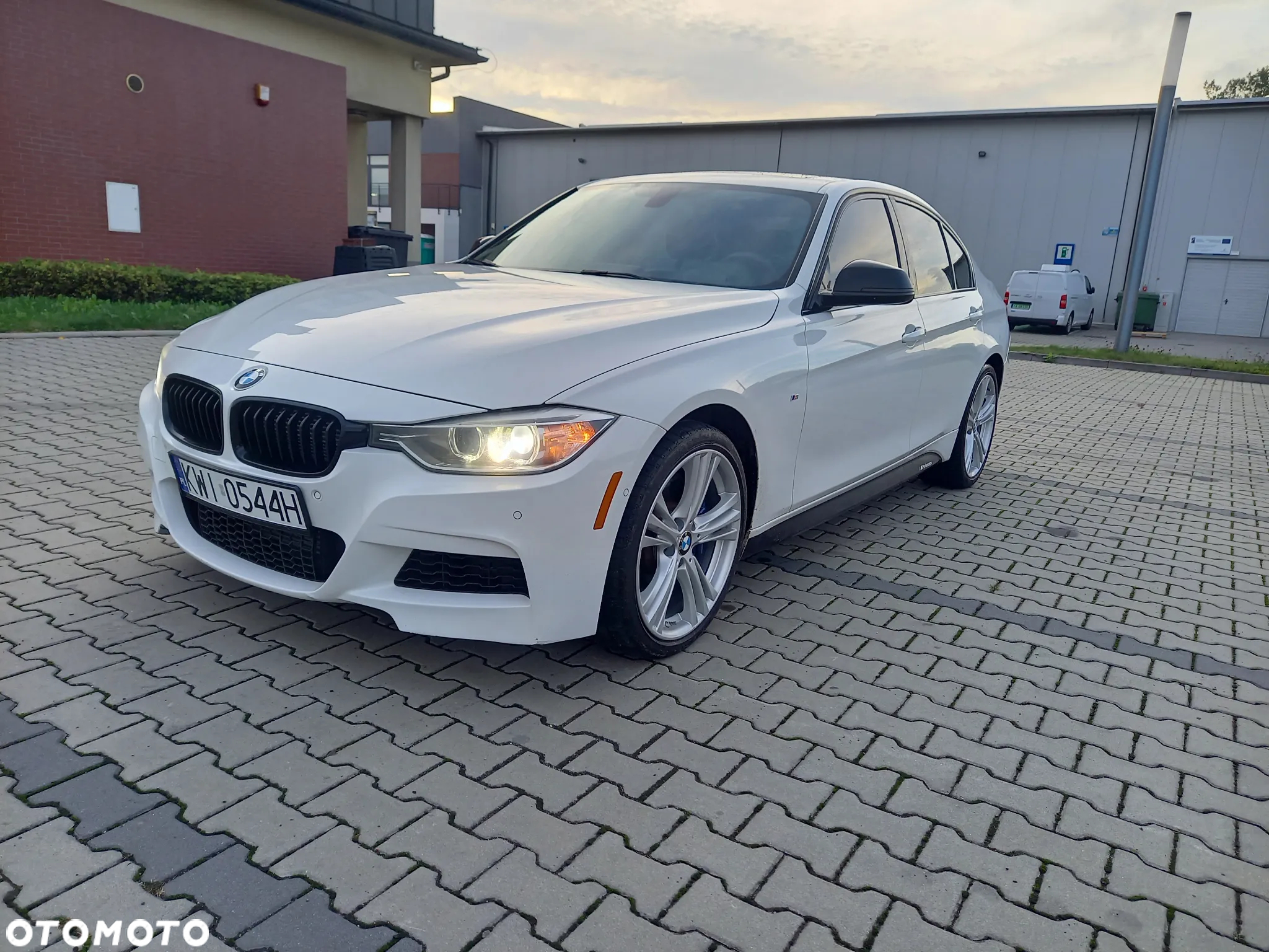 BMW Seria 3 335i xDrive Sport-Aut Luxury Line - 2