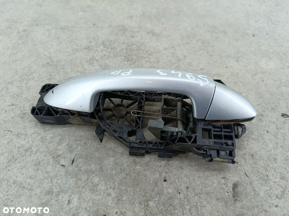 PODSTAWA KLAMKI PRAWY PRZÓD VW PASSAT B6 - 3
