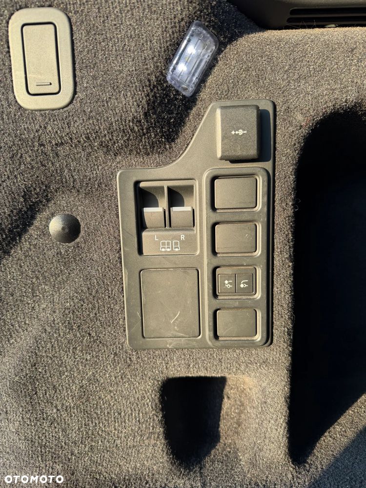 Land Rover Discovery 3.0 D250 mHEV R-Dynamic SE - 20