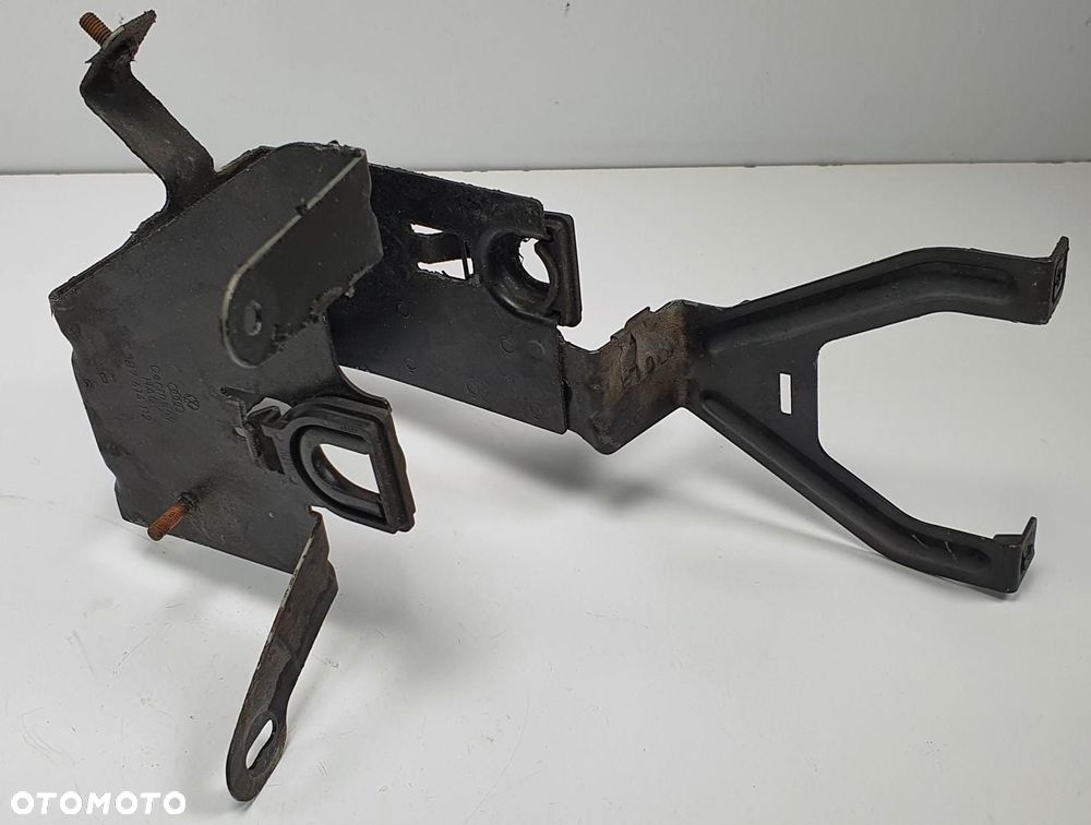 UCHWYT POMPY ABS VW PASSAT B5 W8 3B7614119 - 2