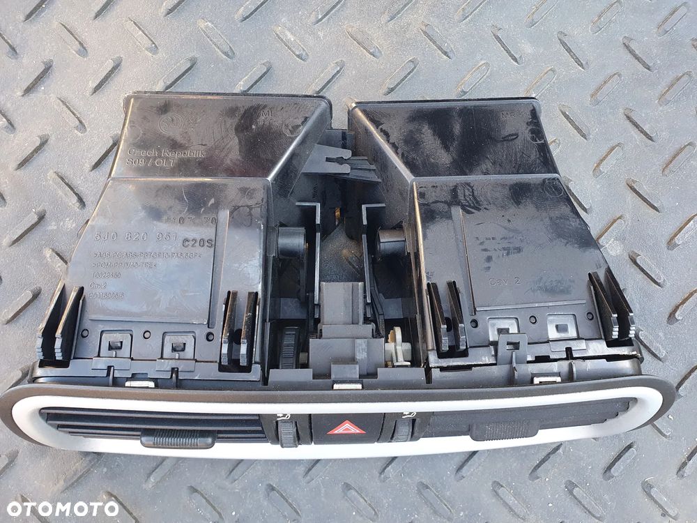 SKODA ROOMSTER FABIA II PANEL KRATKA NAWIEWU ŚRODKOWA 5J0820951 - 2