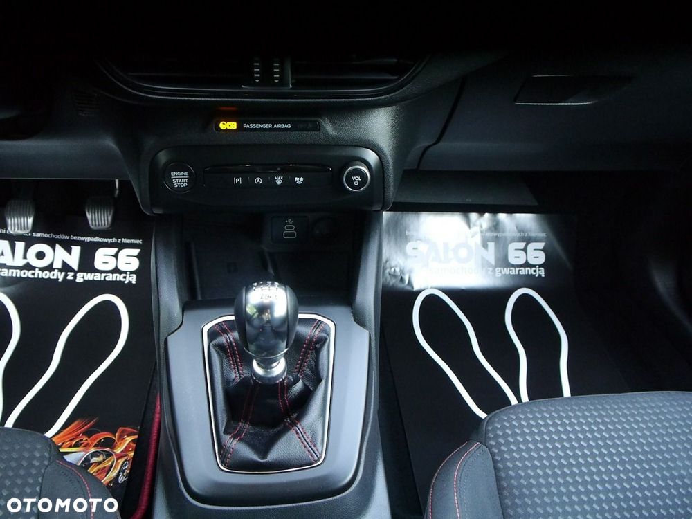 Ford Focus 1.5 EcoBlue Start-Stopp-System ST-LINE DESIGN - 33