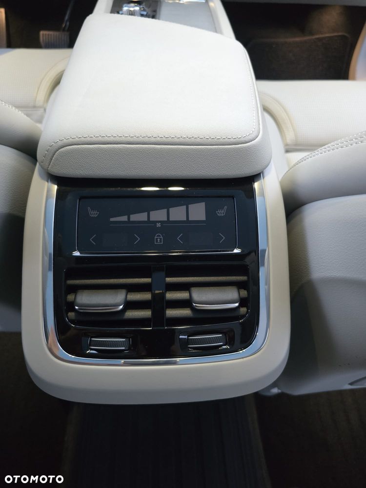 Volvo XC 60 B5 B AWD Plus Bright - 12