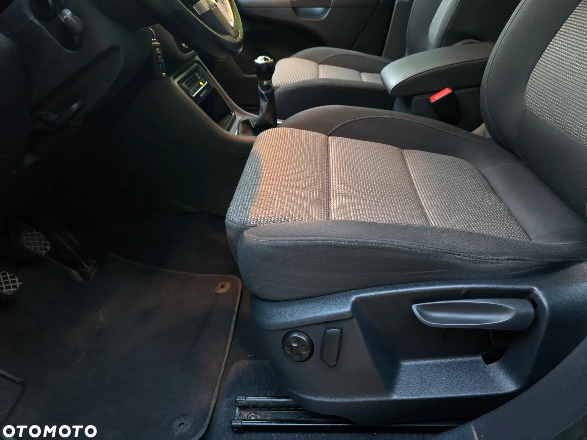 Volkswagen Sharan 2.0 TDI BlueMotion Technology Comfortline - 26