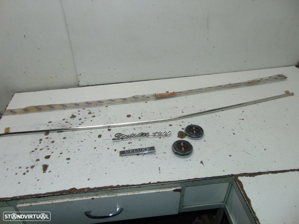 datsun 1200 2 portas friso do capot novo e original - 1