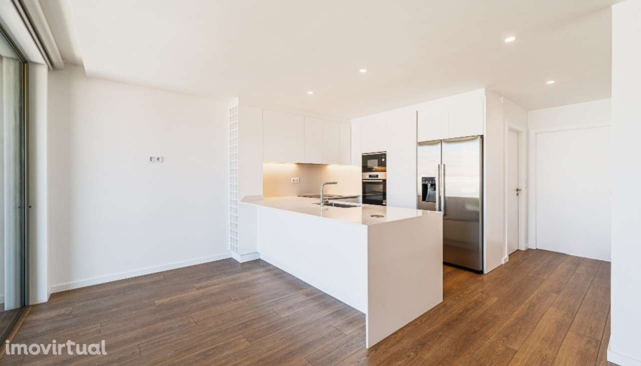 Apartamento T2+1 com terraço e varandas à venda no centro do Porto - Grande imagem: 2/21